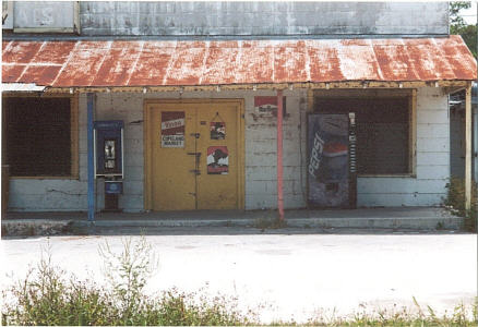 Telefon und Colautomat mitten in den Everglades